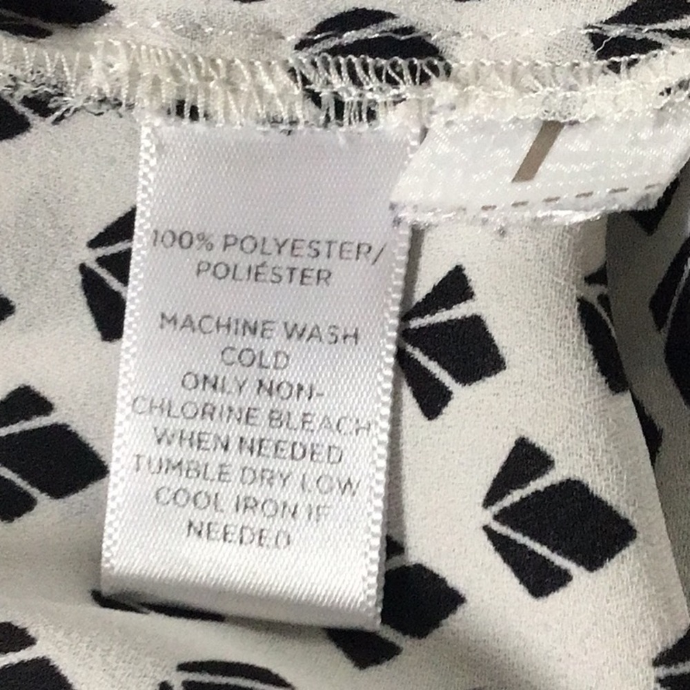 ‼️MOVING‼️ LOFT Flutter Sleeve Blouse Top. Sz. Medium. Black & White EUC - Picture 4 of 7